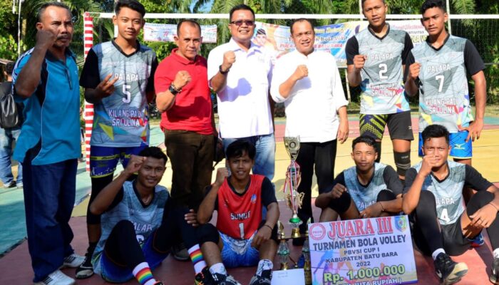 Bupati Zahir Harapkan Turnamen Voli Lahirkan Atlet Beprestasi