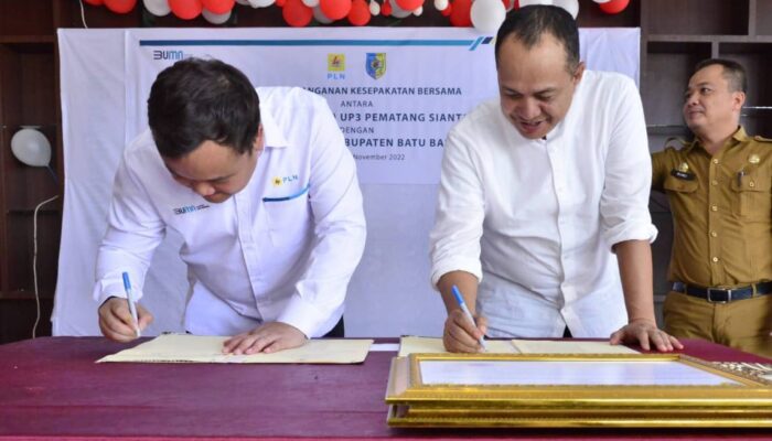 Bupati Zahir Dan PT. PLN Tandatangani MoU