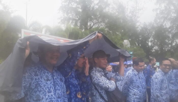 Upacara HUT KORPRI,<br>Ratusan ASN Diguyur Hujan