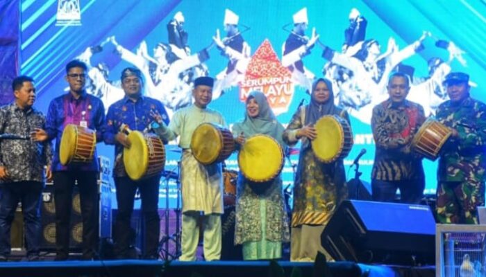 Menguburkan Ula-ula<br>Lembing Di Bumi Muda Sedia