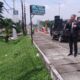 Anggota DPRD Sumut Zainuddin Purba kembali menggelar aksi tunggal di depan Mapoldasu Jl SM Raja Medan, Rabu (23/11). Waspada/Partono Budy
