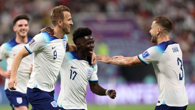 Inggris Menang Meyakinkan