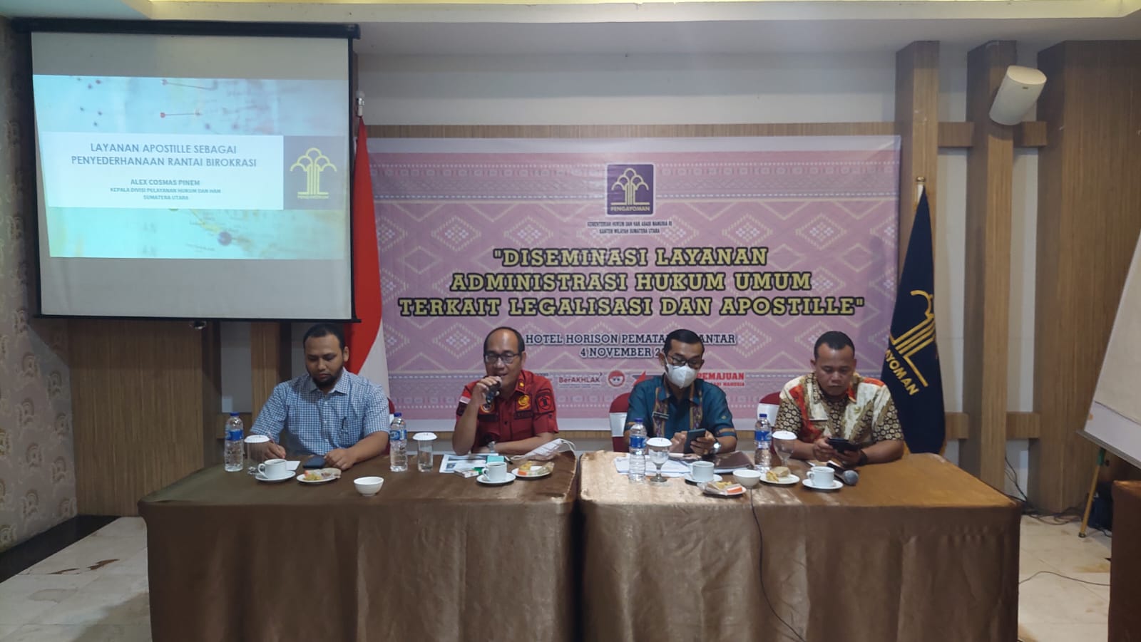 Untuk lebih mengenalkan Layanan Apostille kepada masyarakat dan pemangku kepentingan lainnya, Kanwil Kemenkumham Sumatera Utara kembali mengadakan kegiatan Diseminasi Layanan AHU terkait Apostille, di Horison Hotel Pematang Siantar, Jumat (4/11/2022).