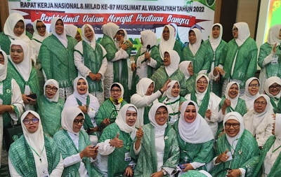 PENGURUS PW Muslimat Al Washliyah Sumut saat kegiatan Raker dan Milad ke 87 di Gedung Sate Bandung. Waspada/ist