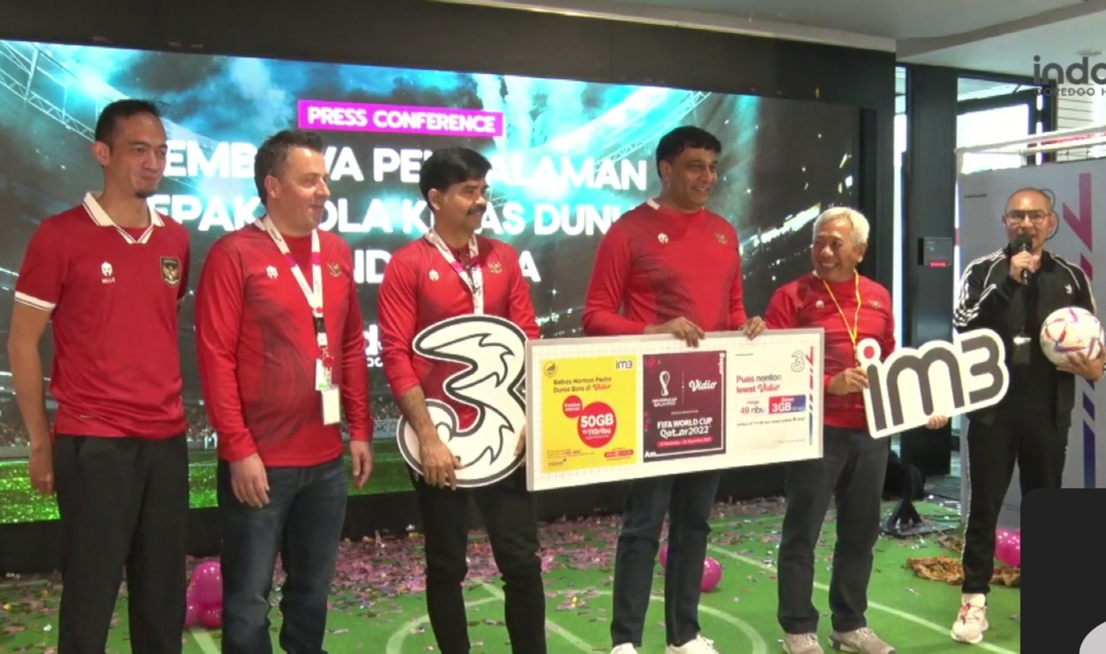 Indosat Ooredoo Hutchison (IOH) menghadirkan pengalaman menyaksikan sepak bola kelas dunia ke Indonesia yang berkolaborasi dengan Vidio sebagai Official Broadcaster FIFA World Cup Qatar 2022