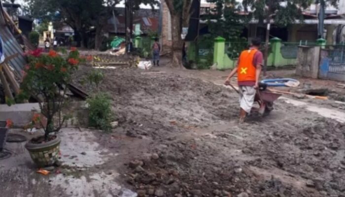 Warga Resah, Anggota DPRD Hendra DS Sesalkan Pembangunan  Drainase Diterlantarkan Di Jl Menteng II, Medan Denai