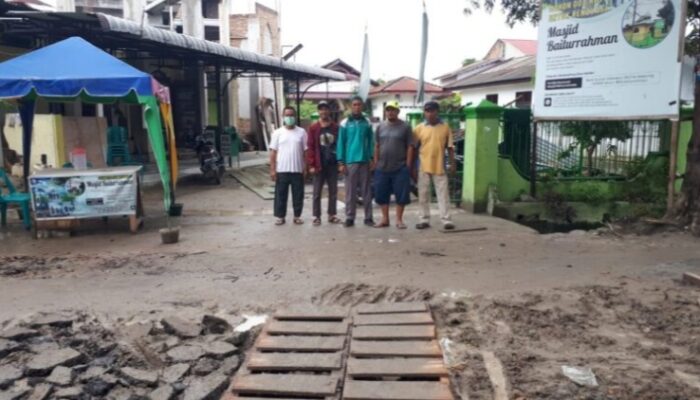 Warga Protes Pengerjaan Drainase Di Medan Denai
