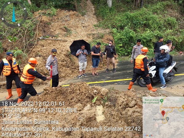 2 Jalur Penghubung Sidempuan-Medan Longsor 2 Jalur Penghubung Sidempuan-Medan Longsor