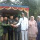 FOTO bersama Wali Kota Subulussalam, H. Affan Alfian Bintang, SE/istri dengan mantan Pj. dan Kepala Kampong Dasan Raja, Buyung Hitam Berutu dan M. Ali Syahbana Bancin/istri serta Kepala Mukim, Haris Muda Bancin dan Abdul Saman Sinaga. (Waspada/Khairul Boangmanalu)