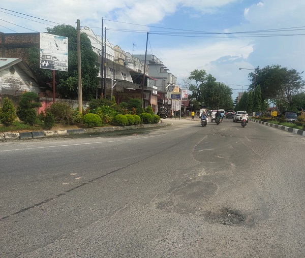 Sepanjang Jalan Protokol Langsa Bertabur Lubang Sepanjang Jalan Protokol Langsa Bertabur Lubang