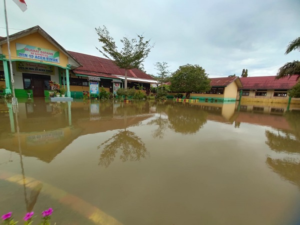 41 Gedung TK – SMP Terendam Banjir