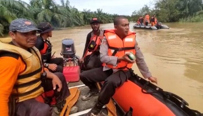 Tim Gabungan SAR Sisir Sungai Bayeun Cari Korban Terseret Arus