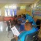 Balon kepala desa rayon Kecamatan Barumun Tengah sekitarnya mengikuti tes bebas narkoba. (Waspada/Idaham Butar Butar/B)