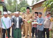 Pemkab Berangkatkan10 Warga Umroh Gratis