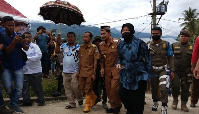 Mensos Bantu Dan Tinjau Lokasi Banjir Agara