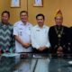 TOKOH Marga Sambo Alihusen Sambo(tiga kanan) saat di ruang rapat Wakil Bupati bersama Forkopimda Dairi.Waspada/ist.