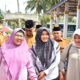 Wakil Bupati Mandailing Natal Atika Azmi Utammi Nasution berpesan 120 jamaah umroh saling menjaga di tanah suci. Waspada.id/dok