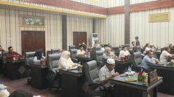 Berlangsungnya Rapat Paripurna dengan agenda penyampaian usulan hak interpelasi Anggota Dewan, kepada Pimpinan DPRK, Rabu (9/11). Waspada/Ist