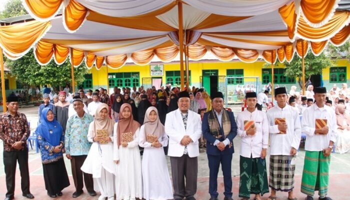 Bupati Sergai Tutup Kegiatan Intensif Tahfidzul Quran Angkatan Pertama Di MAN Dolok Masihul
