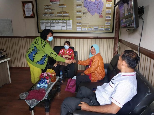Polres Tanah Karo melakukan mediasi dalam upaya damai oleh pihak Asty Ginting di Mapolres Tanah Karo. Waspada/Ist