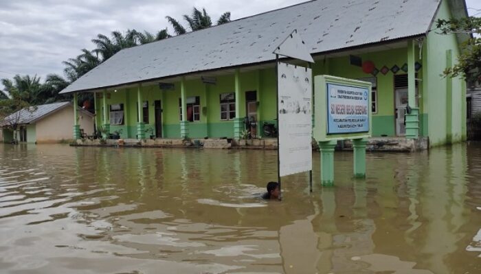 41 Gedung TK – SMP Terendam Banjir