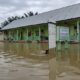 TERENDAM BANJIR: Banjir merendam gedung sekolah di sejumlah dalam Kabupaten Aceh Timur, seperti terlihat di SDN Beusa Seberang, Peureulak Barat, Kamis (10/11). Waspada/M Ishak