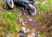 Kondisi sepeda motor Honda Scoopy milik korban rengsek akibat diseruduk kereta api/ (waspada/Ist)
