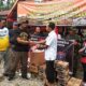 YNCI Regional Sumbagut bersama YNCI Aceh Tenggara serahkan bantuan kepada korban banjir bandang. Waspada/Seh Muhammad Amin