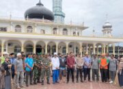 Kadis DLH Pimpin Gotong Royong Bersihkan Mesjid Dan Pasar