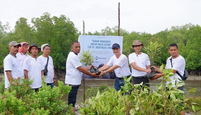 PT Indotruck Utama Tanam 2000 Mangrove