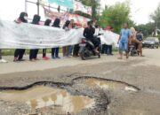 Warga ‘Kota Minyak’ Demo Tagih Janji Plt Bupati Langkat Perbaiki Jalan Rusak