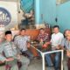 Muslim Simbolon MA dan H. Sigit Pramono Asri SE diskusi soal budaya dan pembangunan Asahan di Anda Coffee, Senin (14/11), dilanjutkan bertemu Bupati Asahan H.Surya BSc. Waspada/Sapriadi