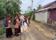 Kerusakan Jalur Akses Sentra Pendididikan Lhoksukon Mengancam Siswa