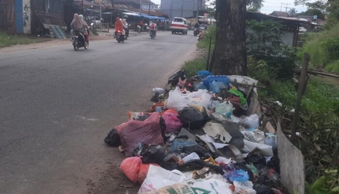 Sampah Panyabungan ‘Manyomak’<br>Karena Keluarga Meninggal Dunia