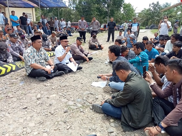 Masyarakat Minta DPRD Pertegas Siapa Bupati Palas Masyarakat Minta DPRD Pertegas Siapa Bupati Palas