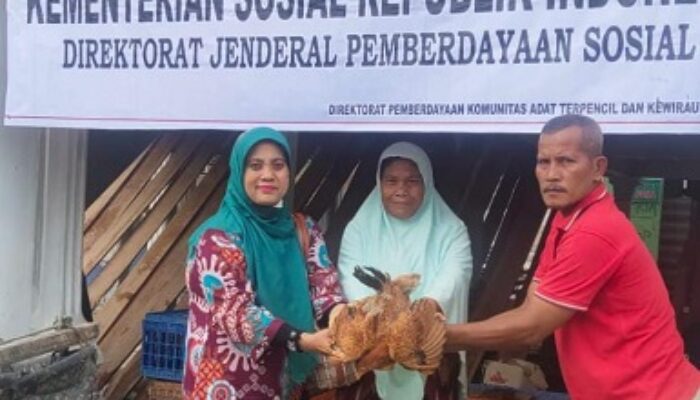 Kemensos Salurkan Ratusan Hewan Ternak