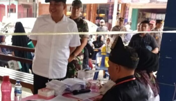 Pemungutan Masih Berjalan, Bupati Zahir Tinjau Pelaksanaan Pilkades Serentak