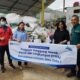 Penyerahan bantuan pengelolaan sampah terintegrasi dari Perum Jasa Tirta I kepada BSI IAS Toba.(Waspada/ist)