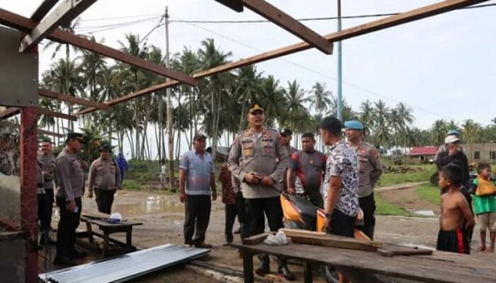 Kapolres Madina Serahkan Bantuan, Pemkab Masih Pendataan Korban Putingbeliung