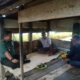 Dandim 0110/Abdya, Letkol Inf Roqich Hariadi, menyambangi warga pesisir, di kawasan pantai Desa Lama Muda, Kecamatan Kuala Batee. Foto direkam Kamis (17/11). Waspada/Syafrizal