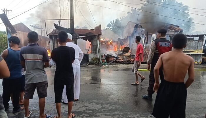 6 Rumah Permanen Dilalap Si Jago Merah Di R.Prapat