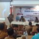 KEPALA Dinas Kependudukan dan Pencatatan Sipil Kabupaten Deliserdang Drs.H.Misran Sihaloho,MSi, menyampaikan sambutan pada kegiatan Forum Konsultasi Publik di lantai VII Nivia Hotel Desa Medan Estate Kecamatan Percut Seituan, Selasa (22/11).- (Waspada/Khairul K Siregar/B)