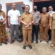 Bupati Toba, Poltak Sitorus di sela-sela kunjungannya bersama jajaran Forkopimda ke Dusun Tukko ni Solu, Desa Parsoburan Barat, Kec. Parsoburan, Selasa (22/11). Waspada/Ist