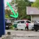 Mobil ambulan yang membawa jenazah warga Aceh yang meninggal di Malaysia yang diberangkatkan dari bandara KNIA menuju Aceh Utara terjebak macet di timbangan, Desa Seumadam, Kecamatan Kejuruan Muda, Tamiang, Kamis (3/11). Waspada.id/ist