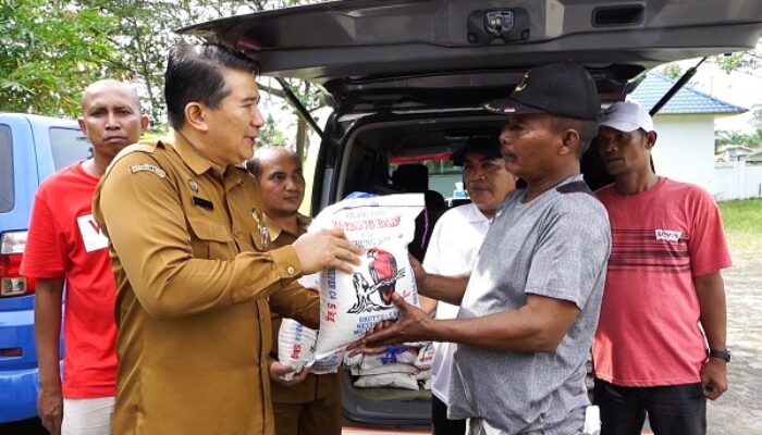 Diskominfo Dan Kadin Batubara Bantu Korban Banjir