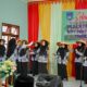 Paduan suara dari guru yang tergabung dalam Kecamatan Langsa Baro saat tampil gemilang dalam menyongsong peringatan HUT ke-77 PGRI Kota Langsa. Waspada/Rapian