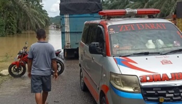 Miris, Mobil Bawa Jenazah Terjebak Banjir Di Jalinsum Medan-Banda Aceh