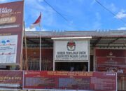 Sekretariat KPU daerah kabupaten Padanglawas, jalan Listrik, lingkungan VI kelurahan Pasar Sibuhuan. (Waspada/Idaham Butar Butar/B)