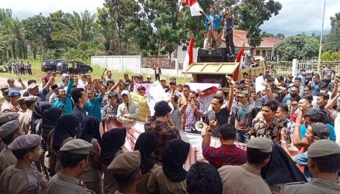 Masyarakat Minta DPRD Pertegas Siapa Bupati Palas