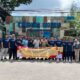 Anggota DPRA dari fraksi PKS Tgk.H.Irawan Abdullah, S.Ag foto bersama pemuda dan santri Aceh yang dikirim Pemerintah Aceh ke Kampung Inggris Pare ,Kediri , Jawa Timur , baru-baru ini. (Waspada/Ist)